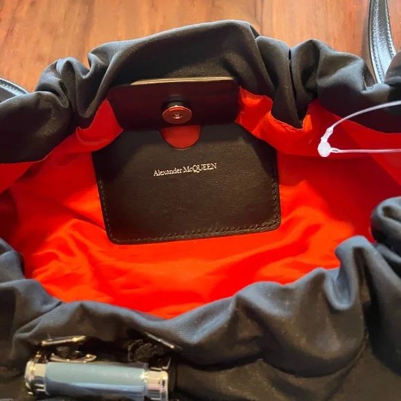 Alexander McQueen crossbody purse NWOT COMES WITH DUSTBAG - Picture 5 of 6